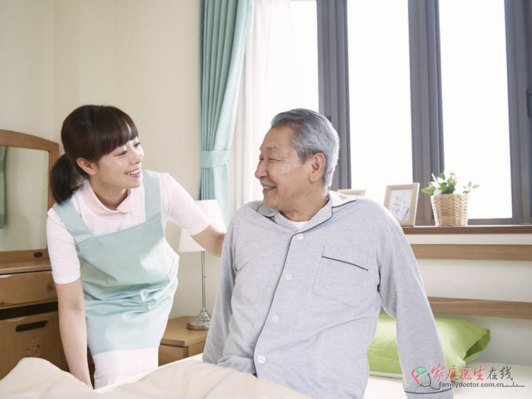 老年人脊柱侧弯引发腰腿疼痛的应对方法